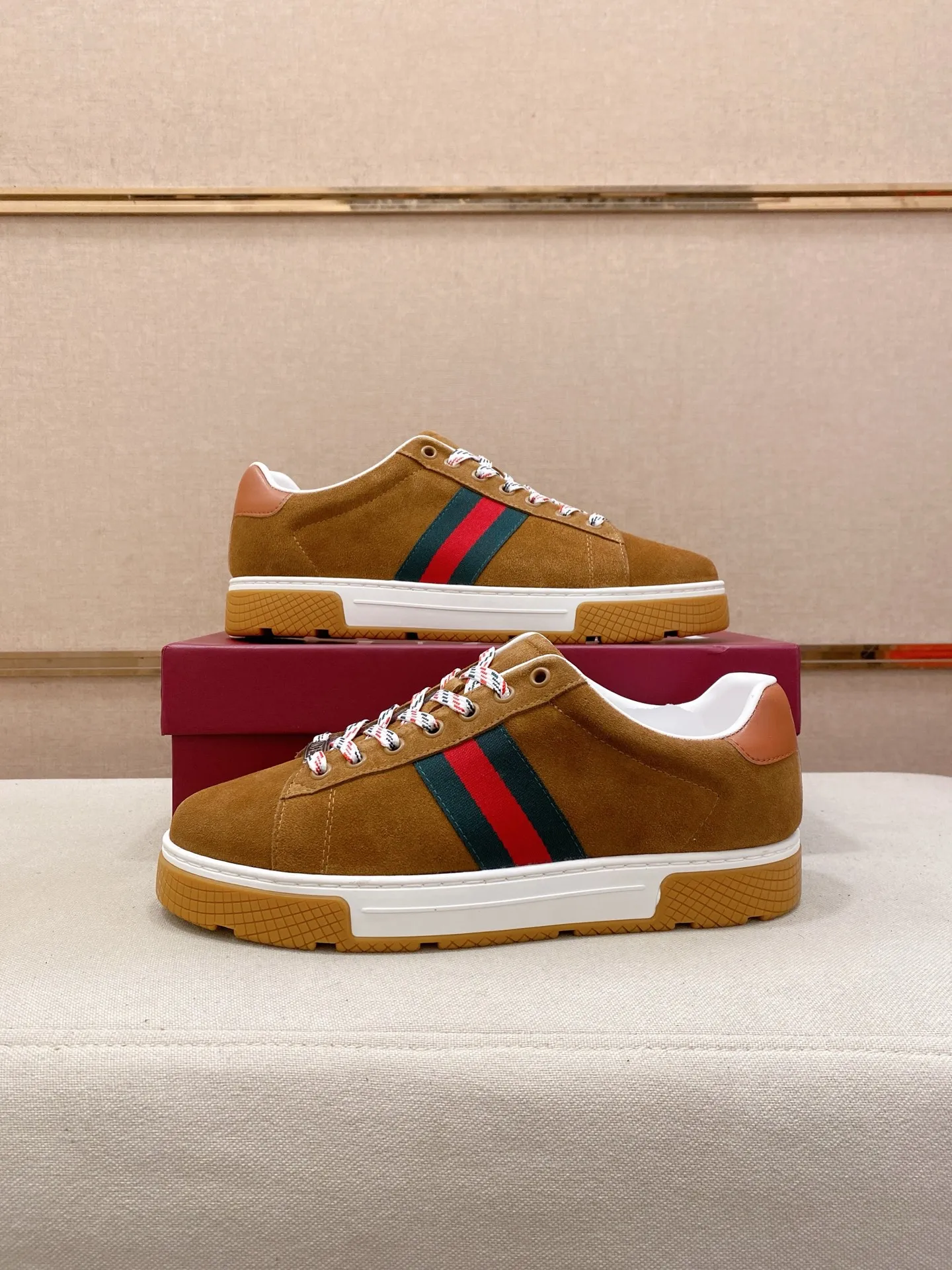 Factory price 442💰New GUCCI (Gucci) counters are available simultaneously, new men's shoes, 😘fabrics are selected imported cowhide, lining: sheepskin lining. 👍🏿 High-end ☄️ air-cushion molded anti-slip rubber outsole, exquisite lines, simple and elegant, comfortable and high-end for leisure travel. Code number: 39 to 44 (45 can be customized and cannot be returned or exchanged)